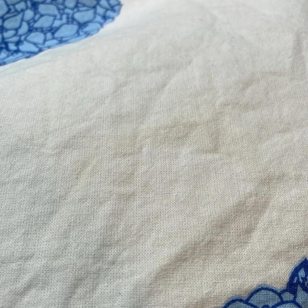Sur La Table 100% cotton blue hydrangea table runner 14x84”